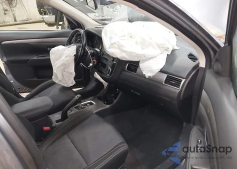 2016 Mitsubishi Outlander Es z USA, uszkodzony, nr VIN JA4AD2A3XGZ013593